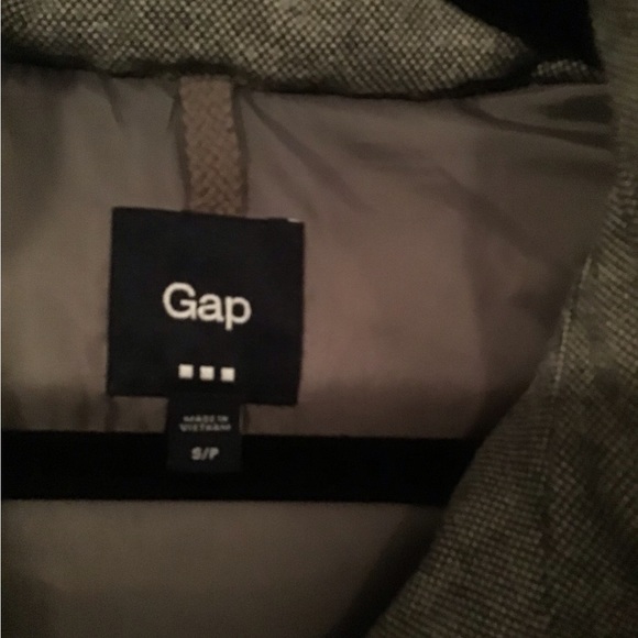 Gap Vest with Detachable Fur Hood - Picture 2 of 2